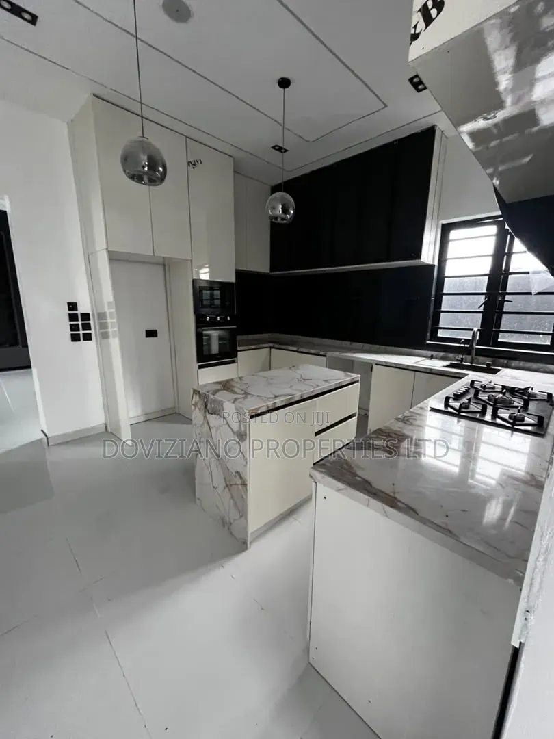 4bdrm Duplex in Sangotedo for sale in Sangotedo