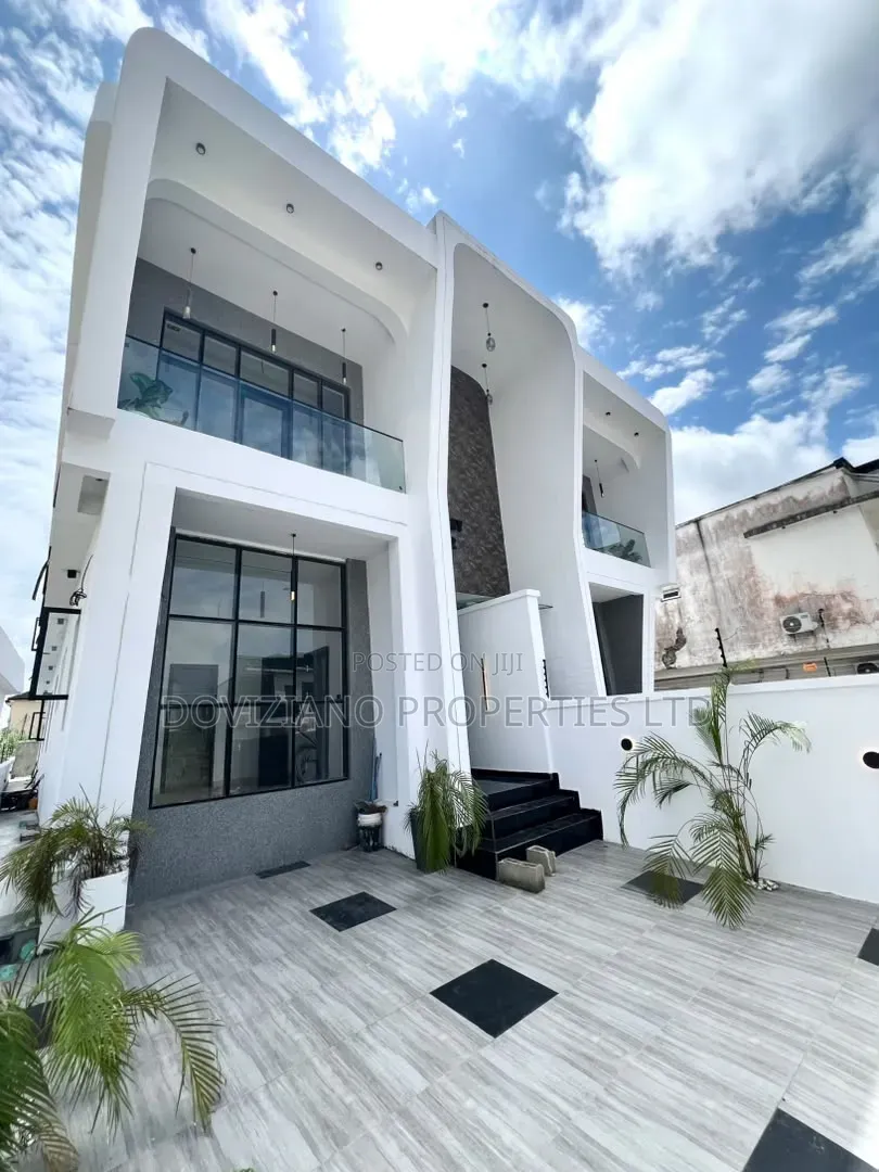 4bdrm Duplex in Sangotedo for sale in Sangotedo