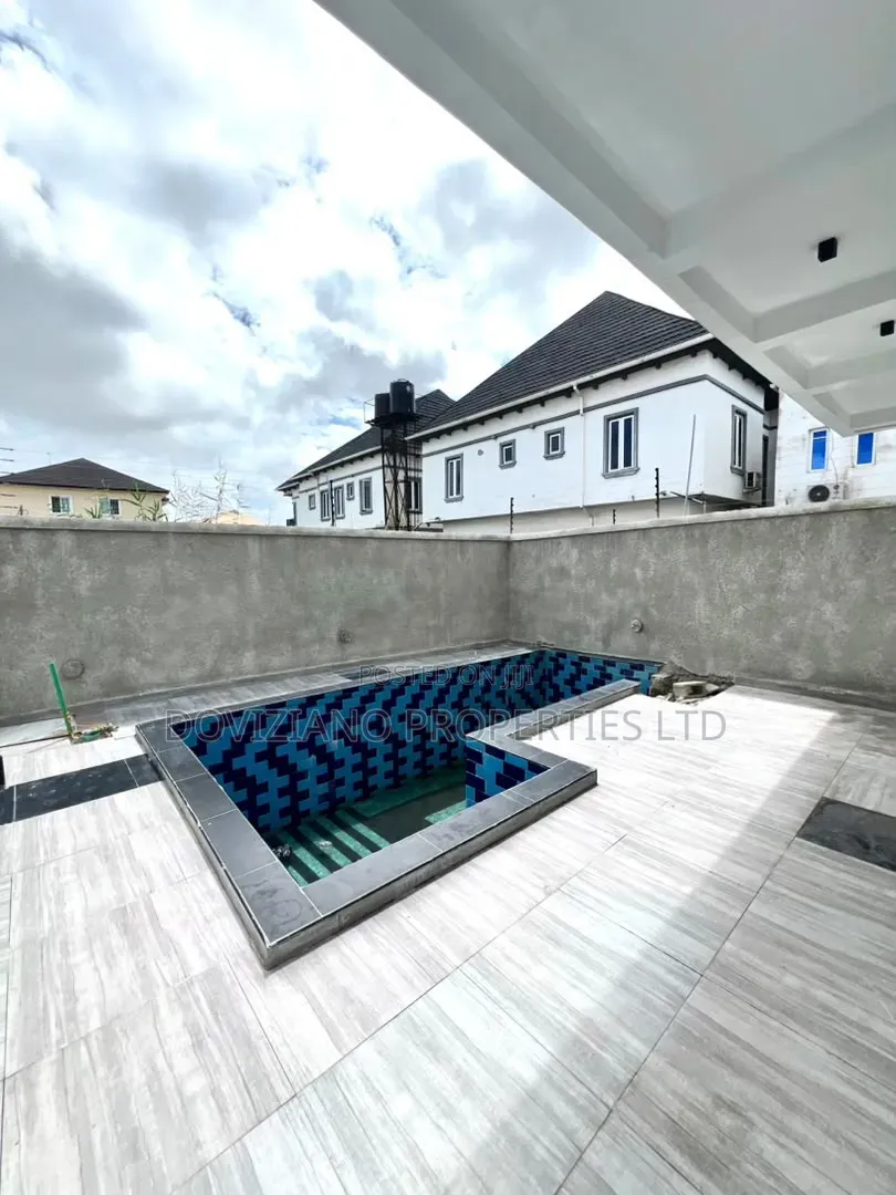 4bdrm Duplex in Sangotedo for sale in Sangotedo
