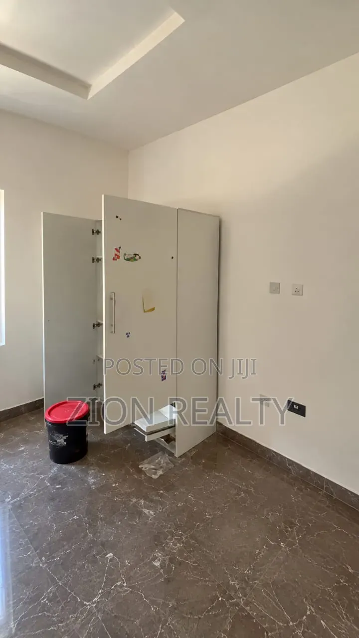 2bdrm Apartment in Royal Garden Estate, Lakowe for rent in Lakowe