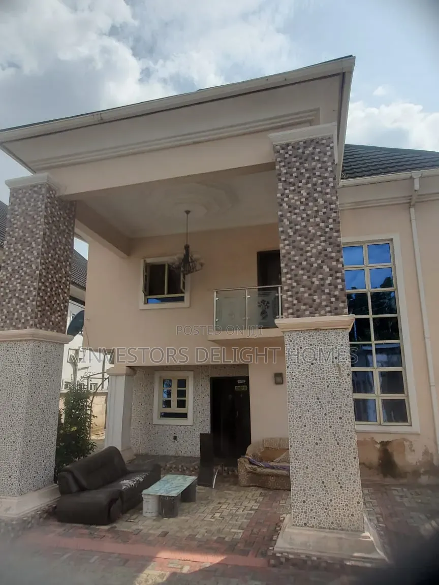 4bdrm Duplex in Oshimili North for sale in Oshimili North