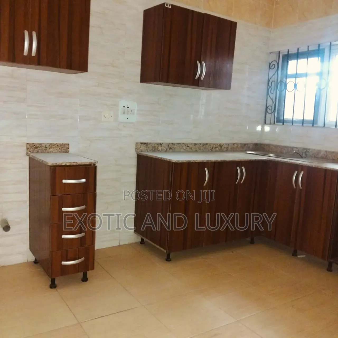 3bdrm Block of Flats in Brown Road, Aguda / Surulere for rent in Aguda / Surulere