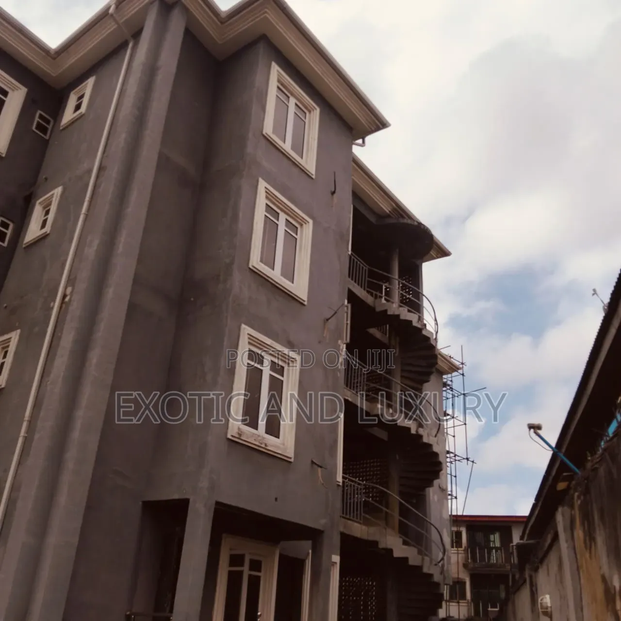3bdrm Block of Flats in Brown Road, Aguda / Surulere for rent in Aguda / Surulere