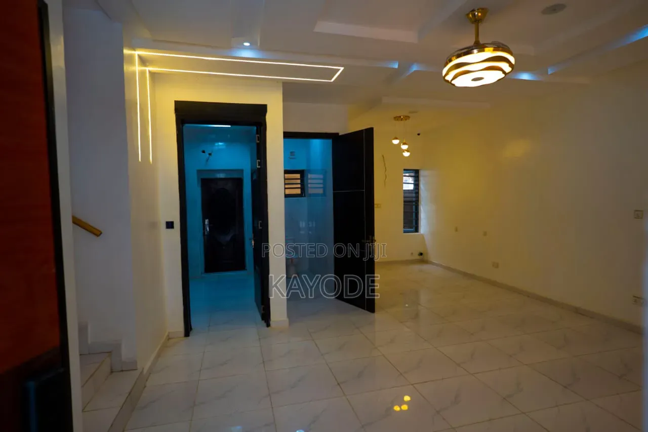 2bdrm Townhouse/Terrace in Lafiaji for sale in Lafiaji