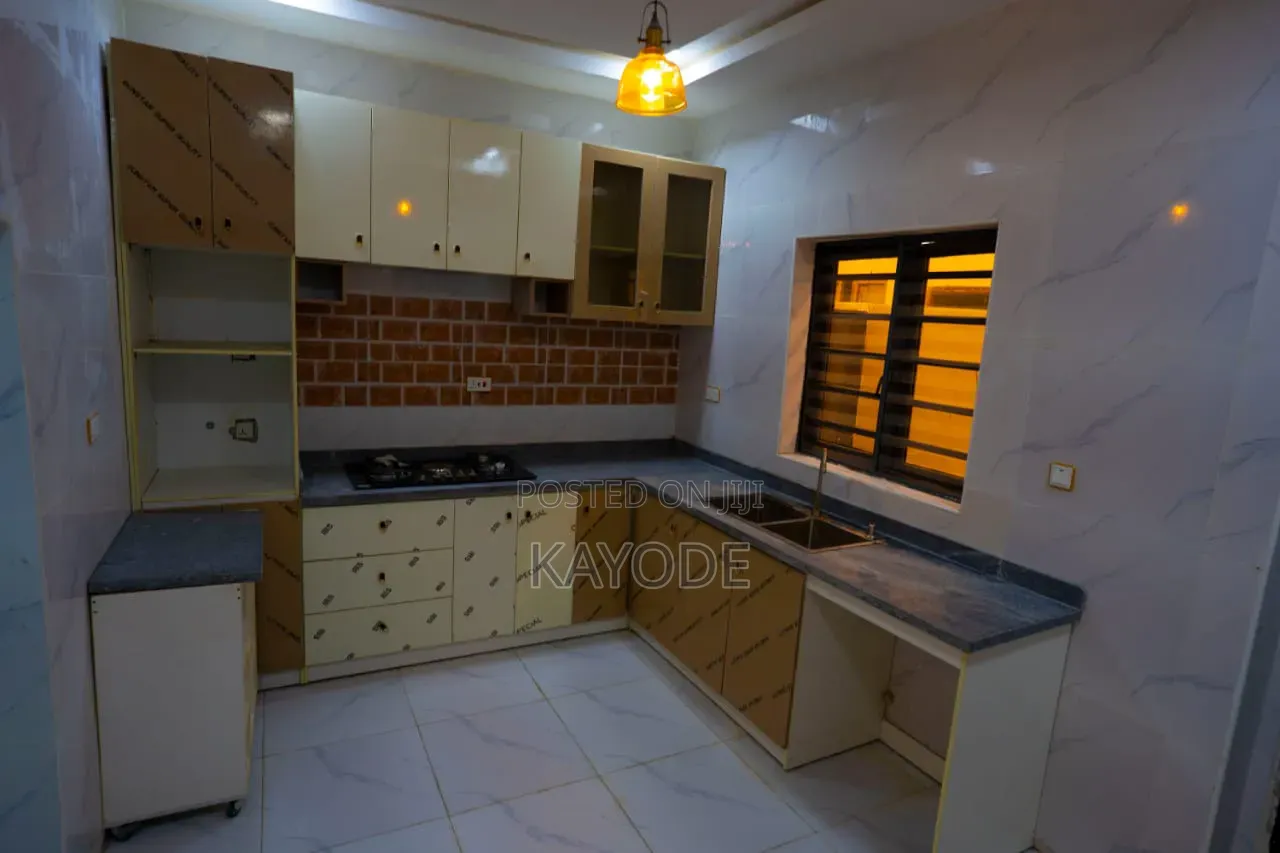 2bdrm Townhouse/Terrace in Lafiaji for sale in Lafiaji