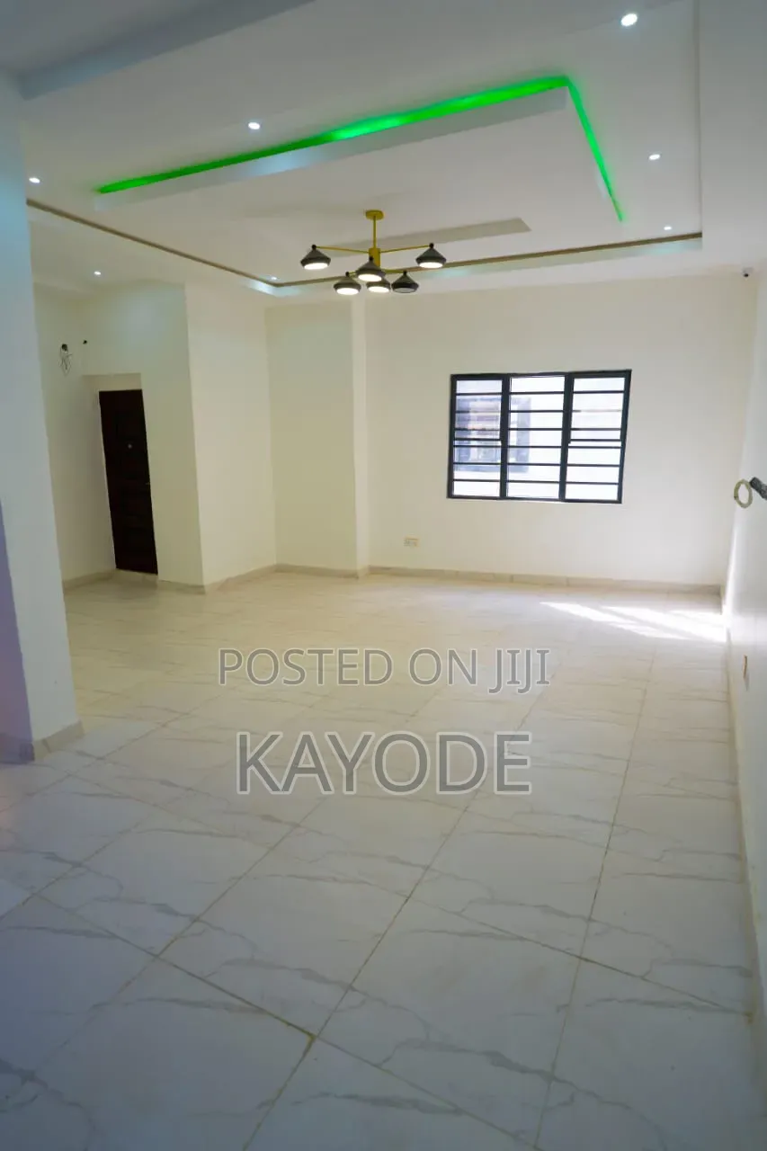 4bdrm Duplex in Lafiaji for sale in Lafiaji