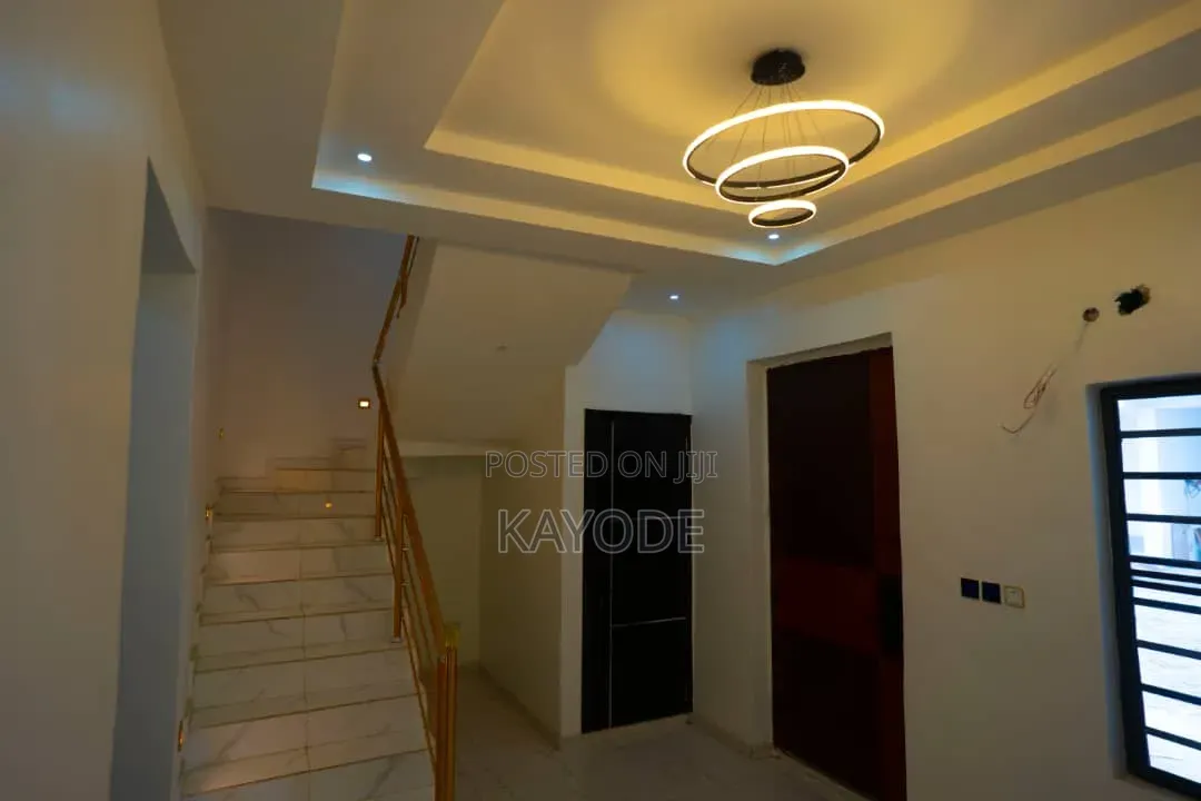 4bdrm Duplex in Lafiaji for sale in Lafiaji
