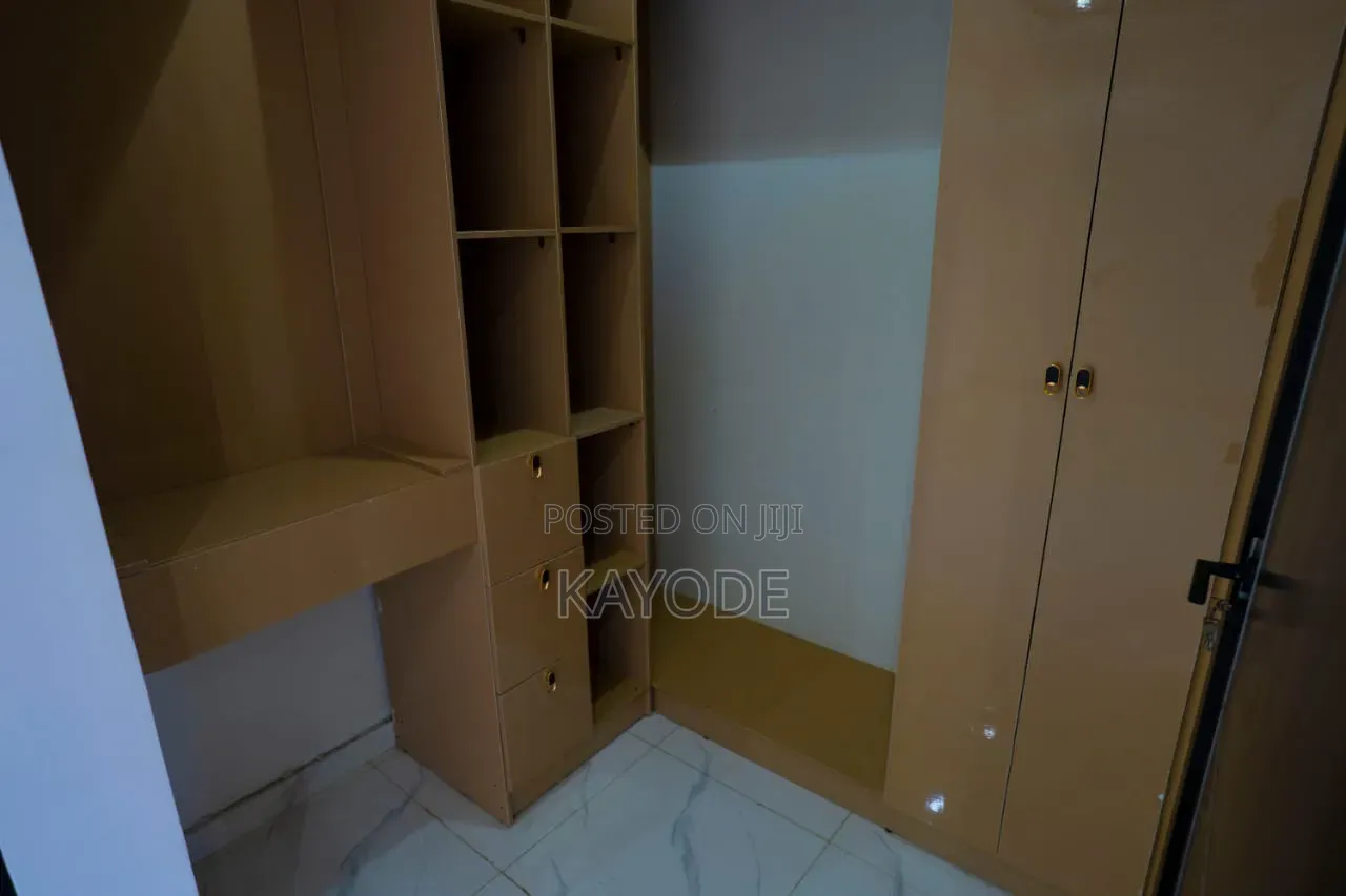 4bdrm Duplex in Lafiaji for sale in Lafiaji