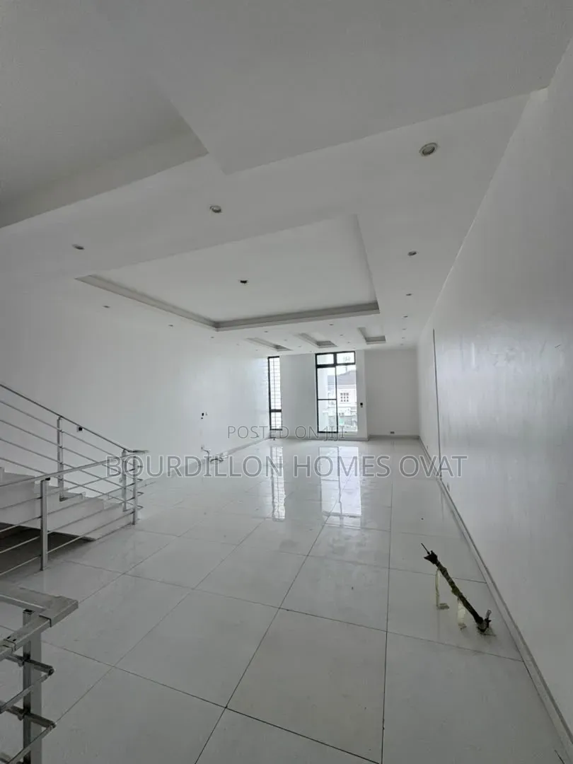 4bdrm Duplex in Lekki Phase 1 for rent in Lekki Phase 1