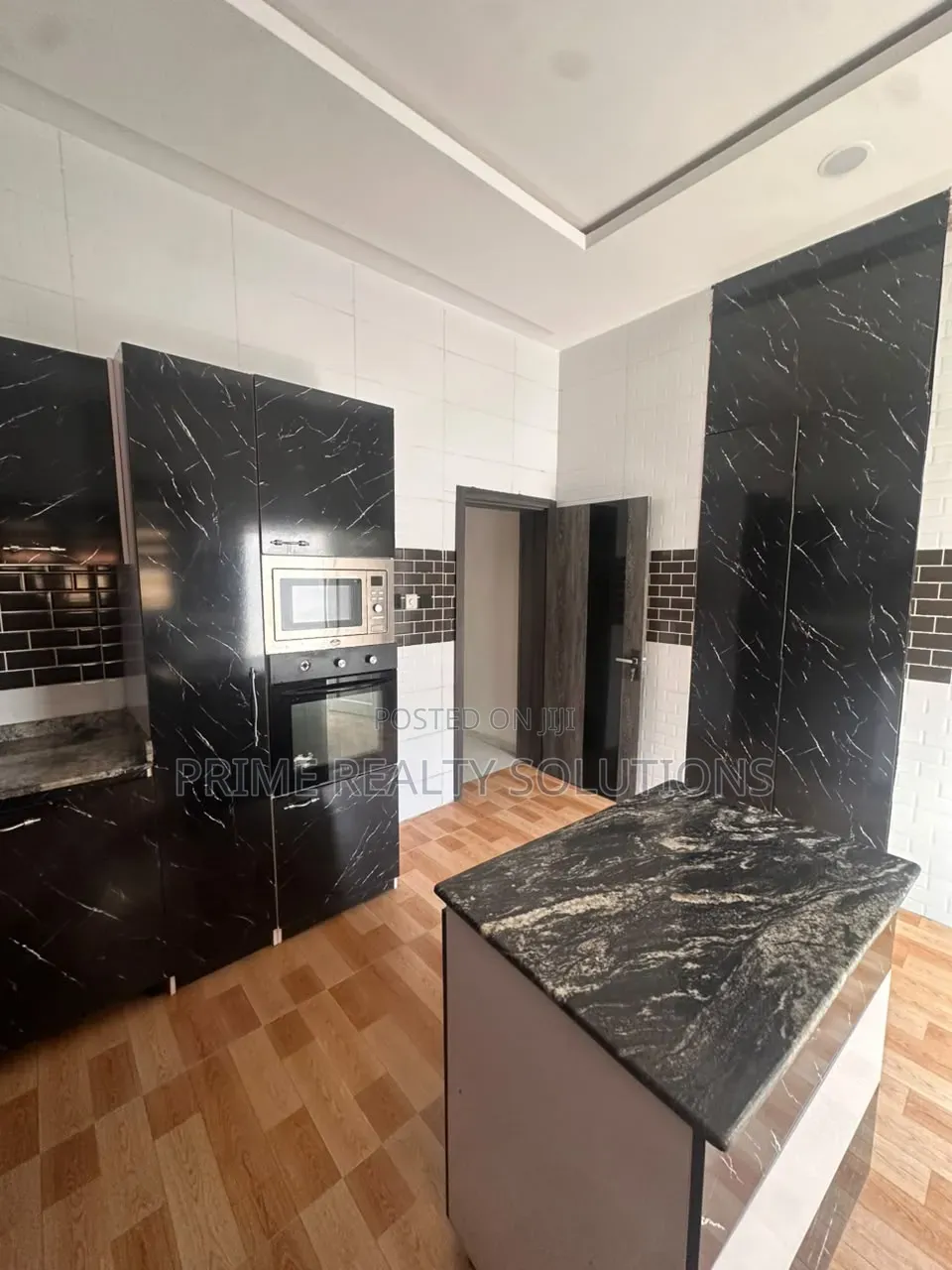 4bdrm Duplex in Idado for sale in Idado
