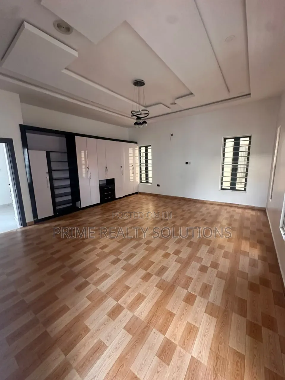 4bdrm Duplex in Idado for sale in Idado