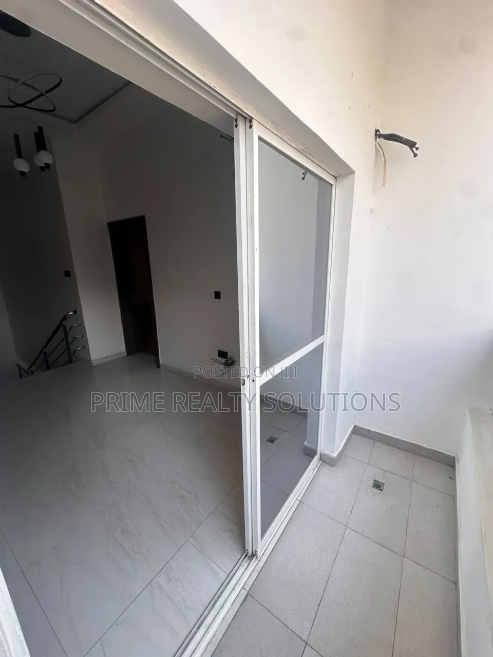 4bdrm Duplex in Idado for sale in Idado