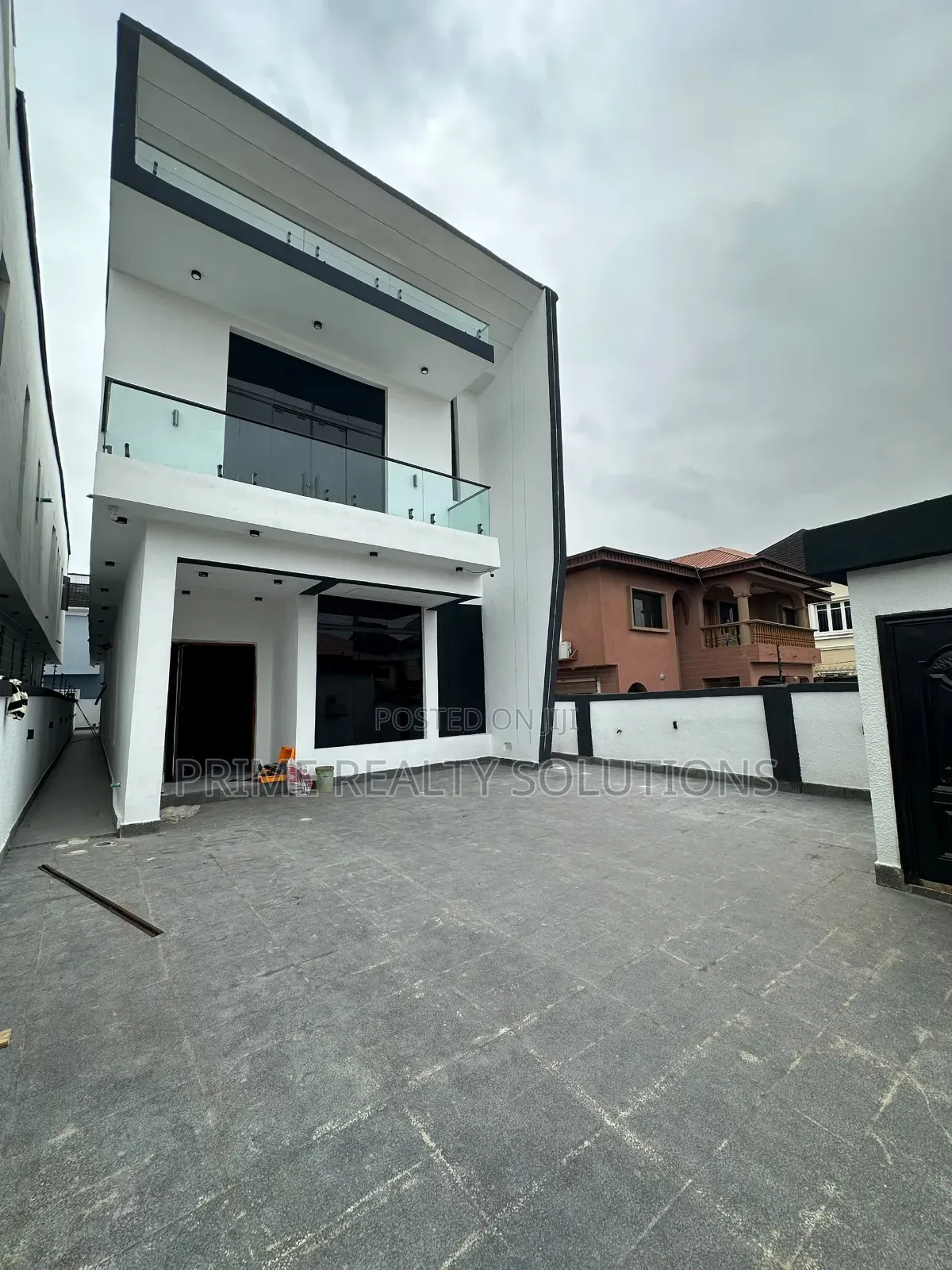 5bdrm Duplex in Ikota for sale in Ikota
