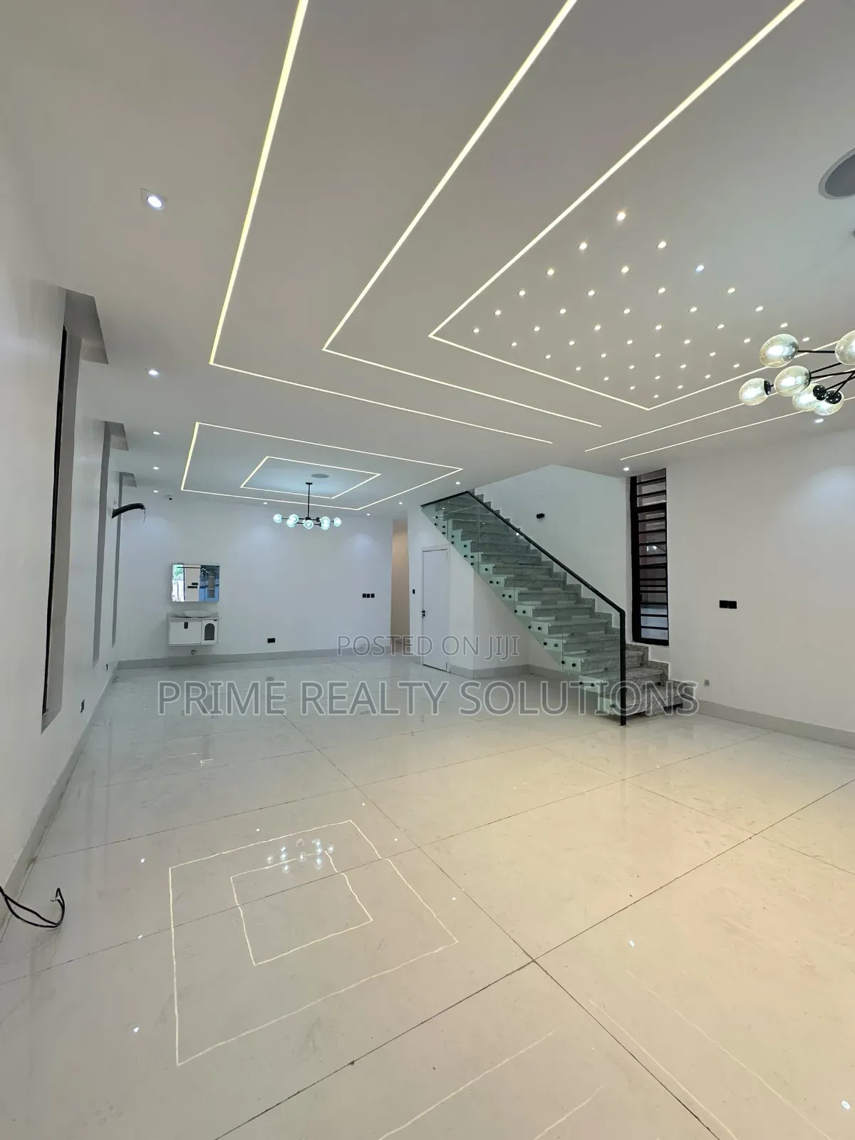 5bdrm Duplex in Ikota for sale in Ikota