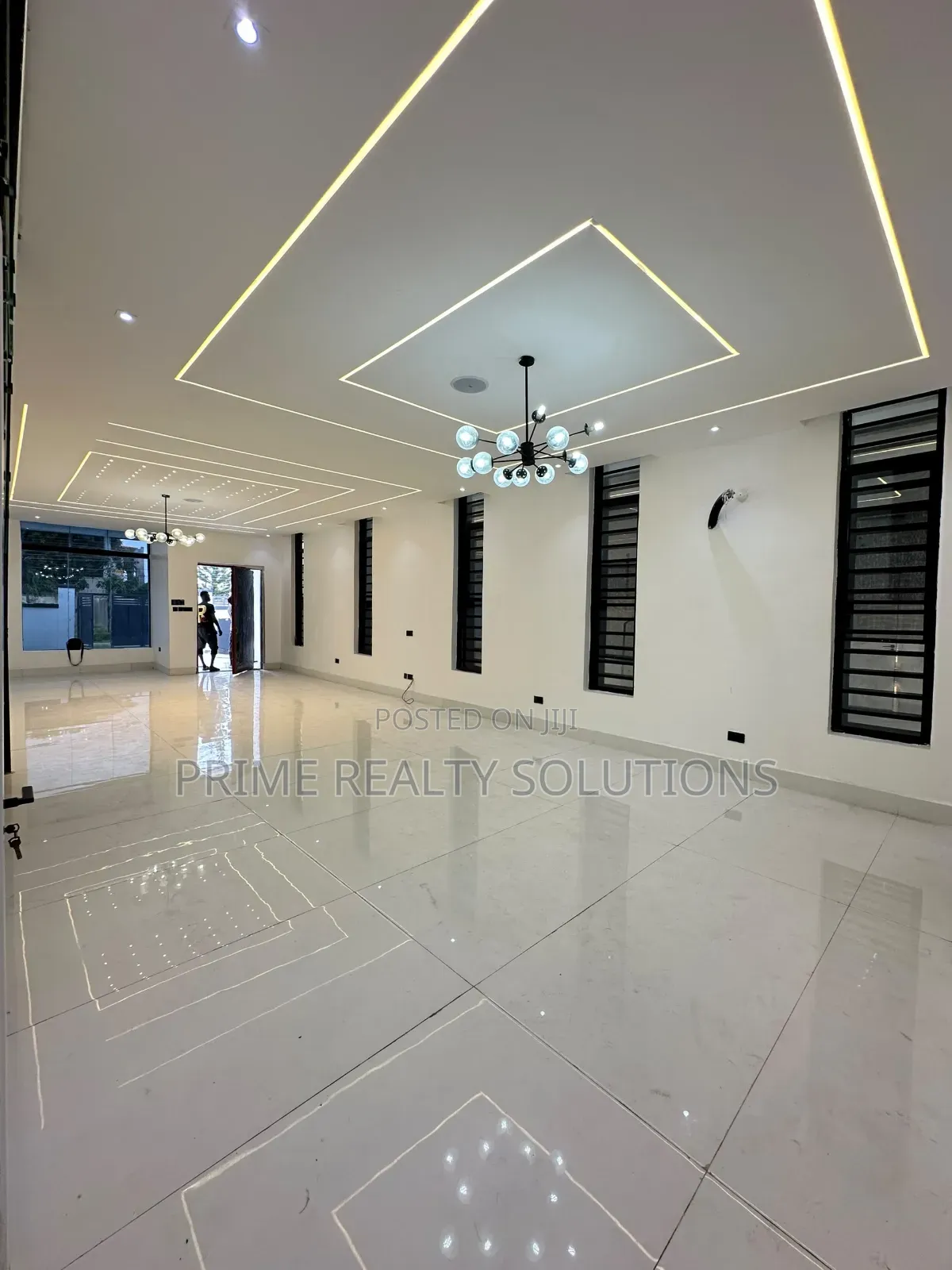 5bdrm Duplex in Ikota for sale in Ikota