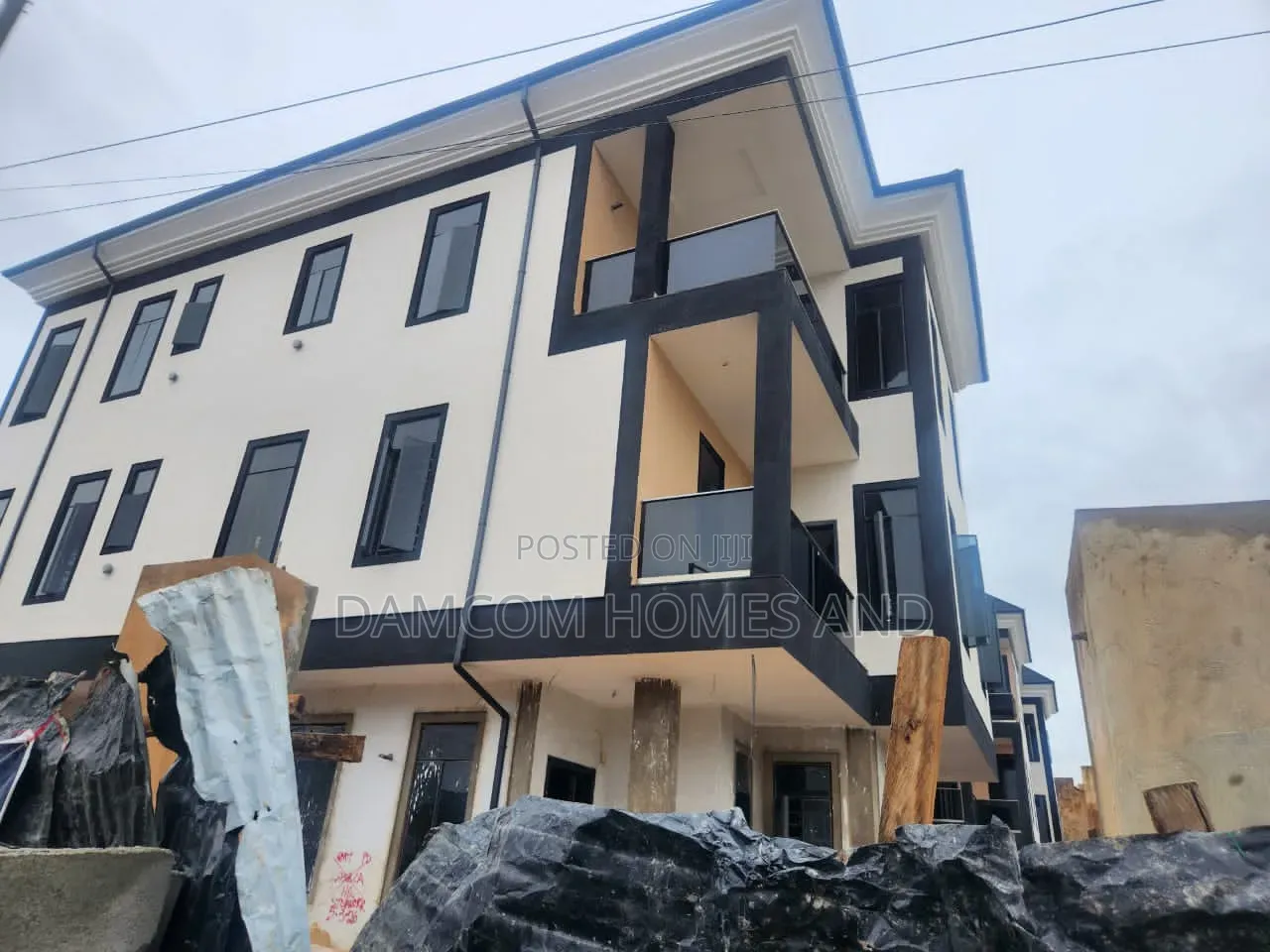 7bdrm Duplex in Ido for sale in Ido