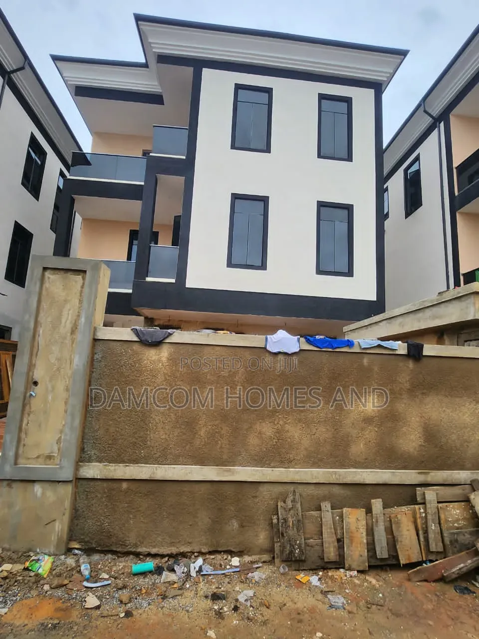 7bdrm Duplex in Ido for sale in Ido