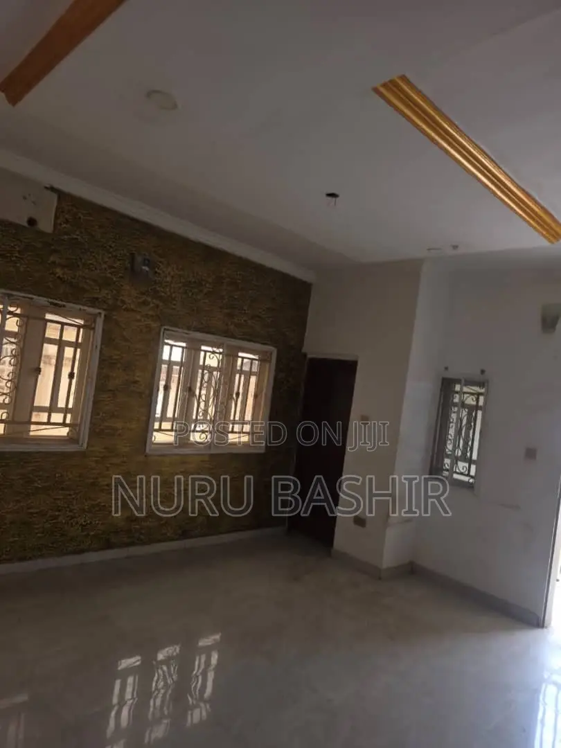 3bdrm Block of Flats in Zionist Estate, Akala Express for rent in Akala Express