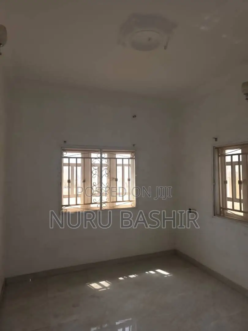 3bdrm Block of Flats in Zionist Estate, Akala Express for rent in Akala Express