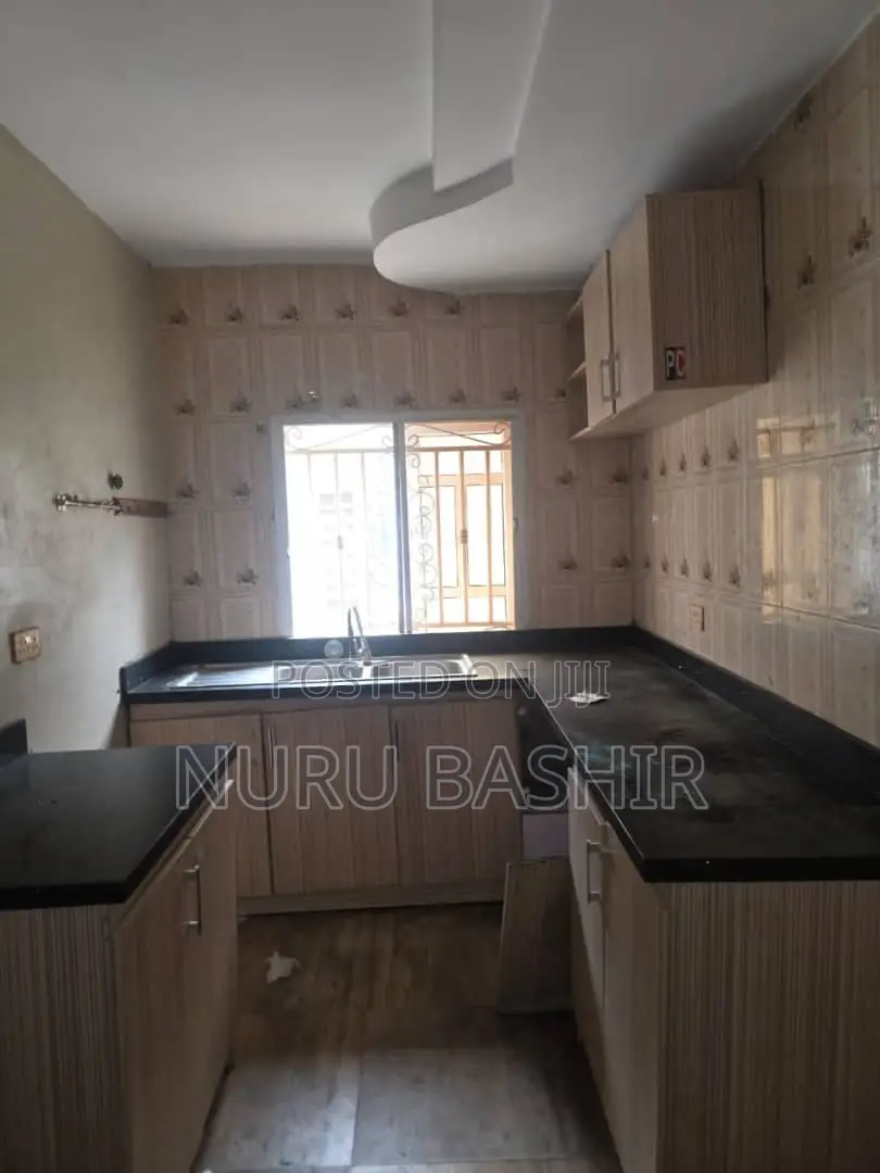 3bdrm Block of Flats in Zionist Estate, Akala Express for rent in Akala Express
