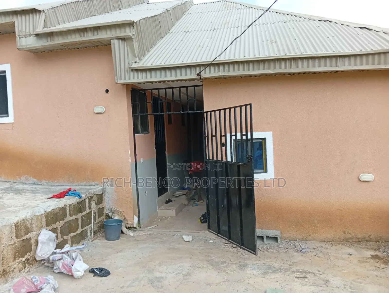 Studio Apartment in Obasanjo Road, Dutse-Alhaji for rent in Dutse-Alhaji
