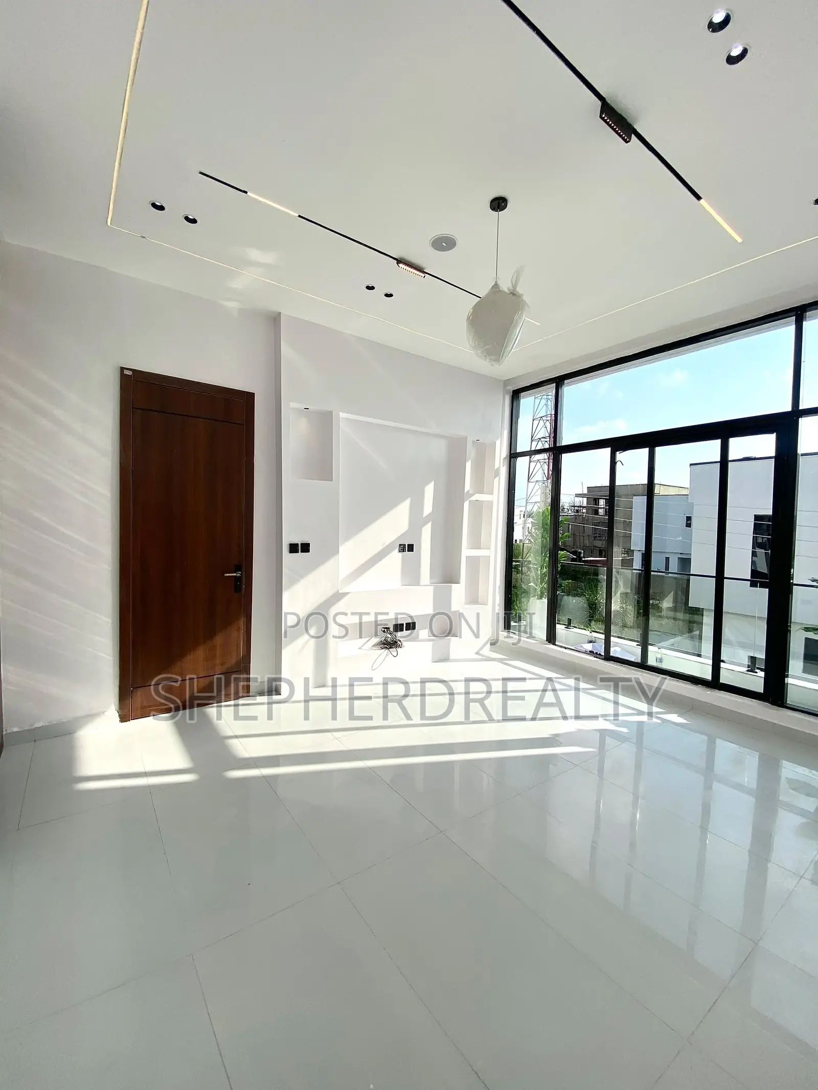 4bdrm Duplex in Ikota for sale in Ikota
