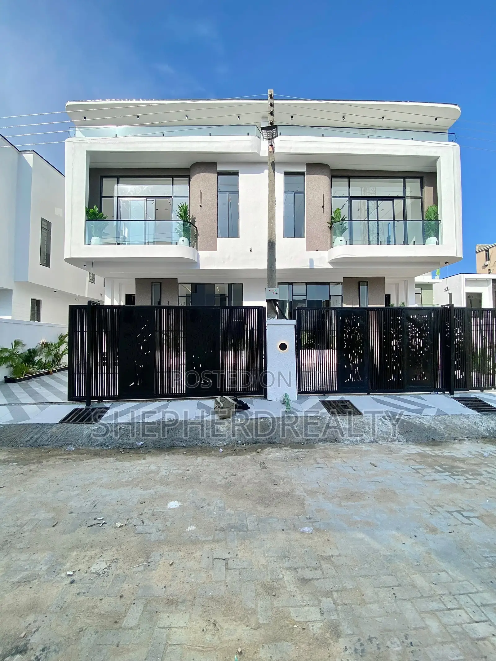 4bdrm Duplex in Ikota for sale in Ikota