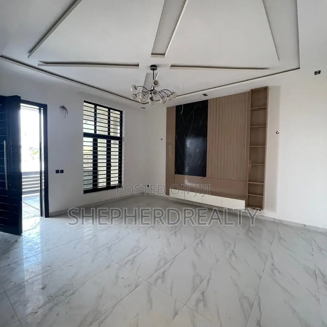 3bdrm Townhouse/Terrace in Ikota for sale in Ikota