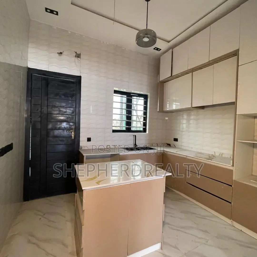 3bdrm Townhouse/Terrace in Ikota for sale in Ikota