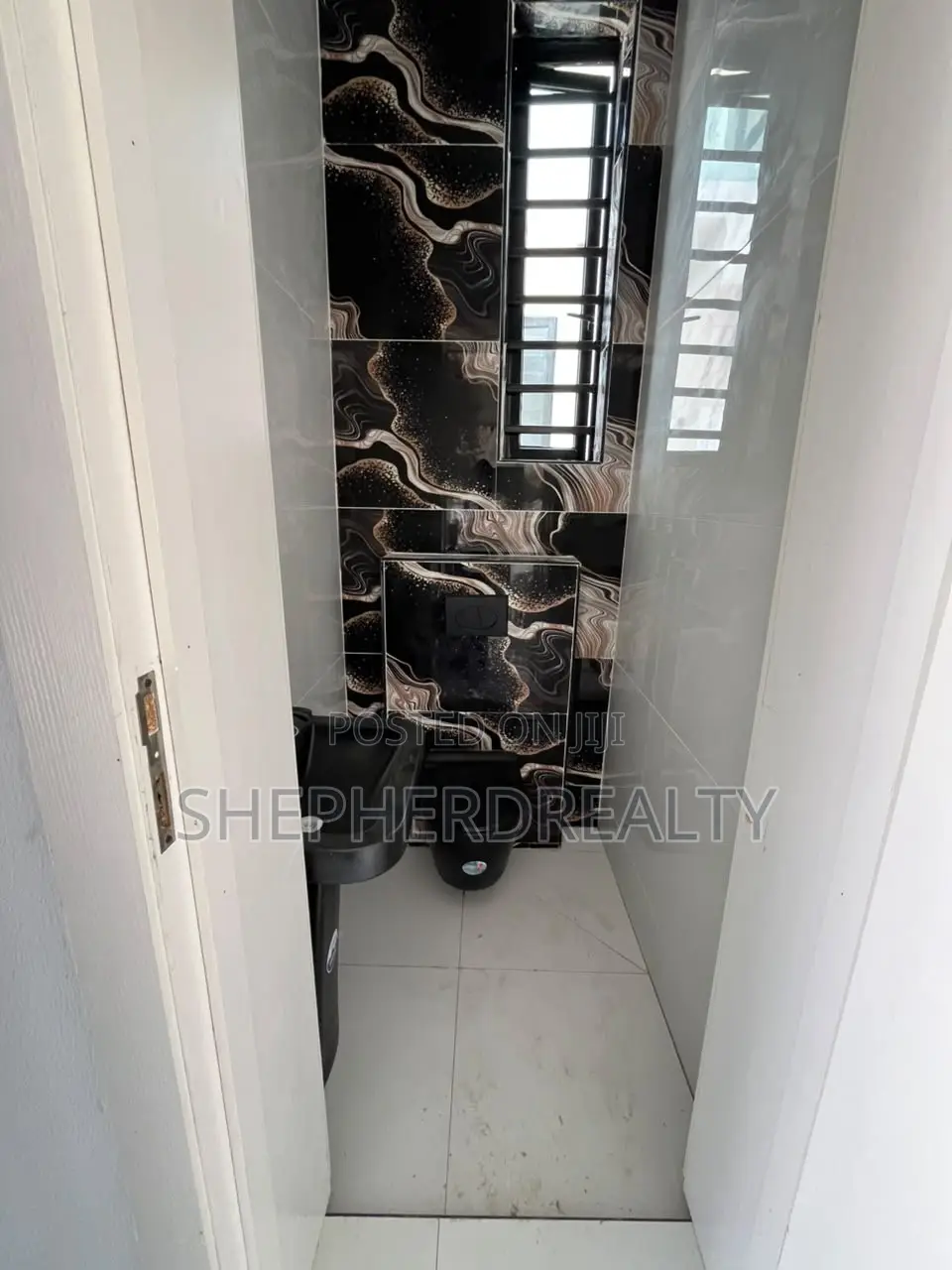 4bdrm Duplex in Ikota for sale in Ikota