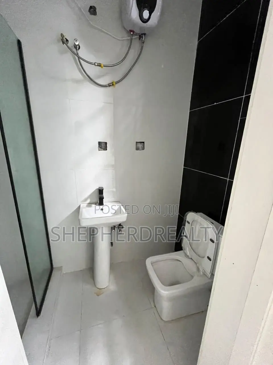 4bdrm Duplex in Ikota for sale in Ikota