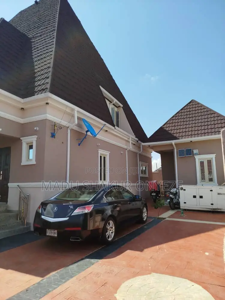 Furnished 5bdrm Duplex in Efab Estate, Bunkoro for sale in Bunkoro