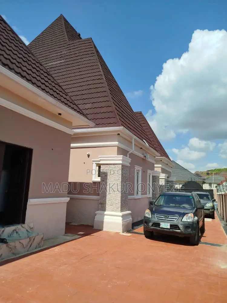 Furnished 5bdrm Duplex in Efab Estate, Bunkoro for sale in Bunkoro