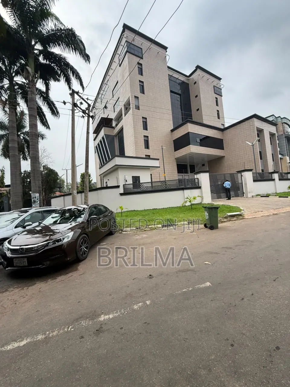 Modern Office Complex in Wuse Zone for Sale in Zone 5 / Wuse