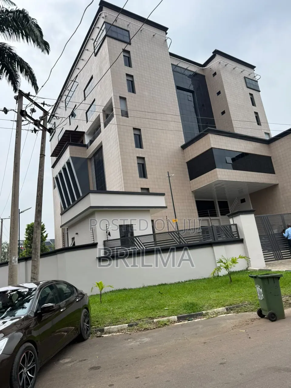 Modern Office Complex in Wuse Zone for Sale in Zone 5 / Wuse