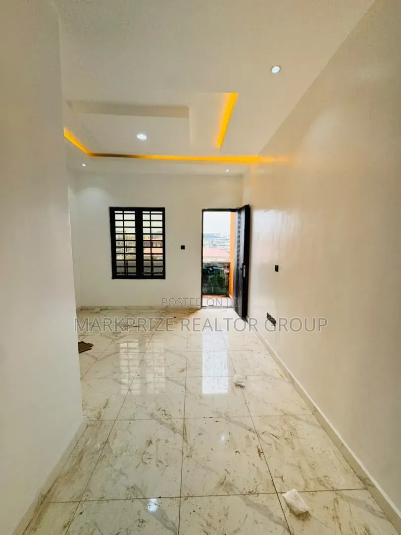 4bdrm Duplex in Ojodu Berger Lagos for sale in Berger