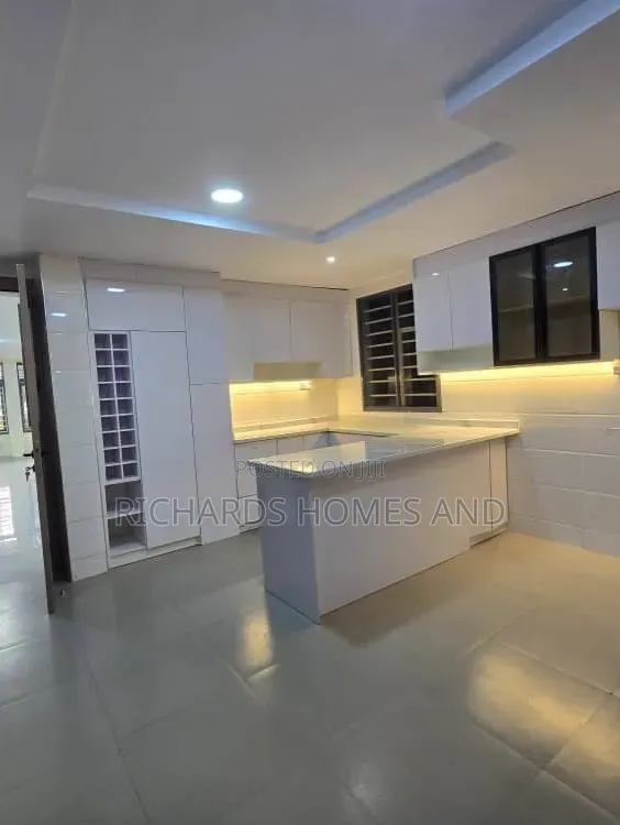 3bdrm Apartment in Old Ikoyi for rent in Old Ikoyi