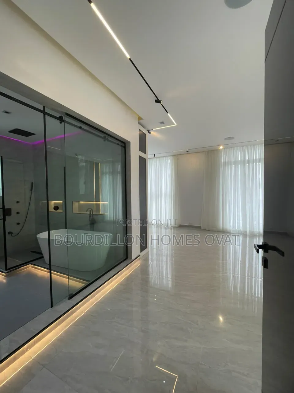 5bdrm Duplex in Osapa London Lekki for sale in Osapa london