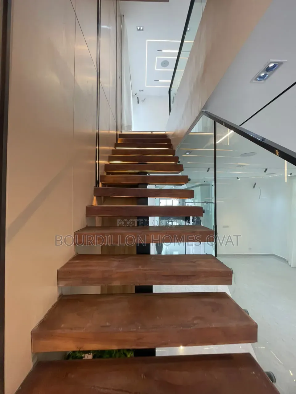 5bdrm Duplex in Osapa London Lekki for sale in Osapa london