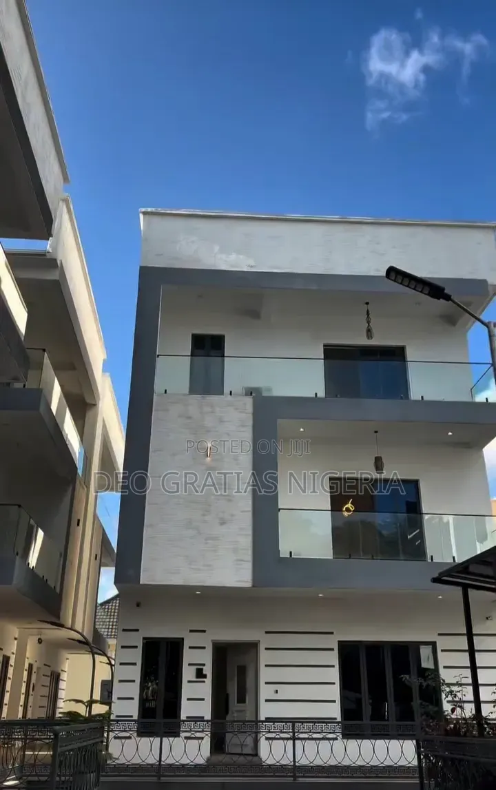 5bdrm Duplex in Mini Estate, Utako for sale in Utako