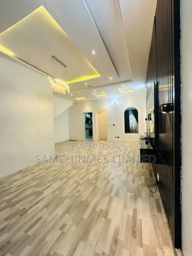 Mini Flat in Ikota for rent in Ikota