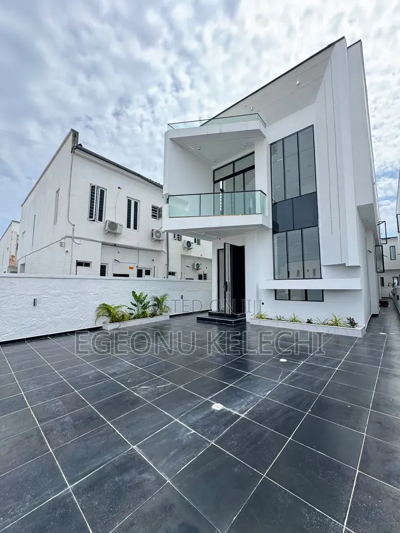 5bdrm Duplex in Chevron for sale in Chevron