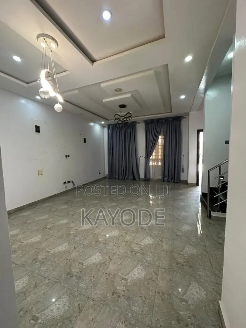4bdrm Townhouse / Terrace in Alexandra Terraces, Ikate for rent in Ikate