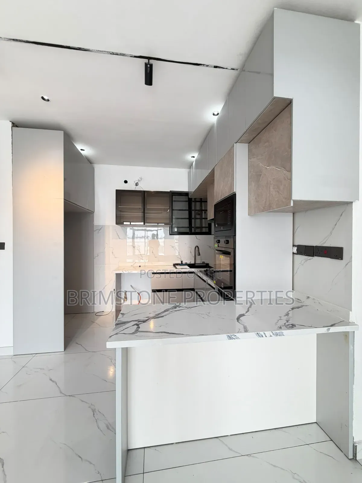 Furnished 2bdrm Apartment in Lekki Phase 1 for sale in Lekki Phase 1