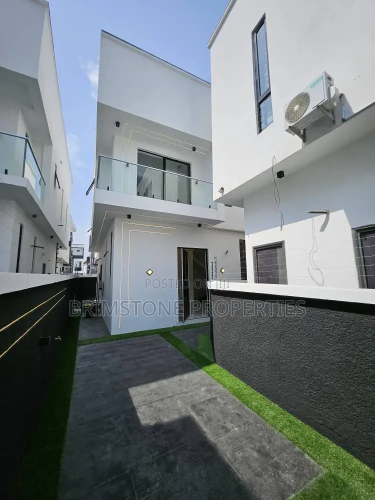 Furnished 4bdrm Duplex in Chevron for rent in Chevron