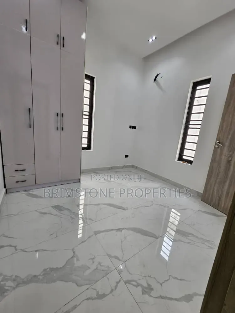 Furnished 4bdrm Duplex in Chevron for rent in Chevron