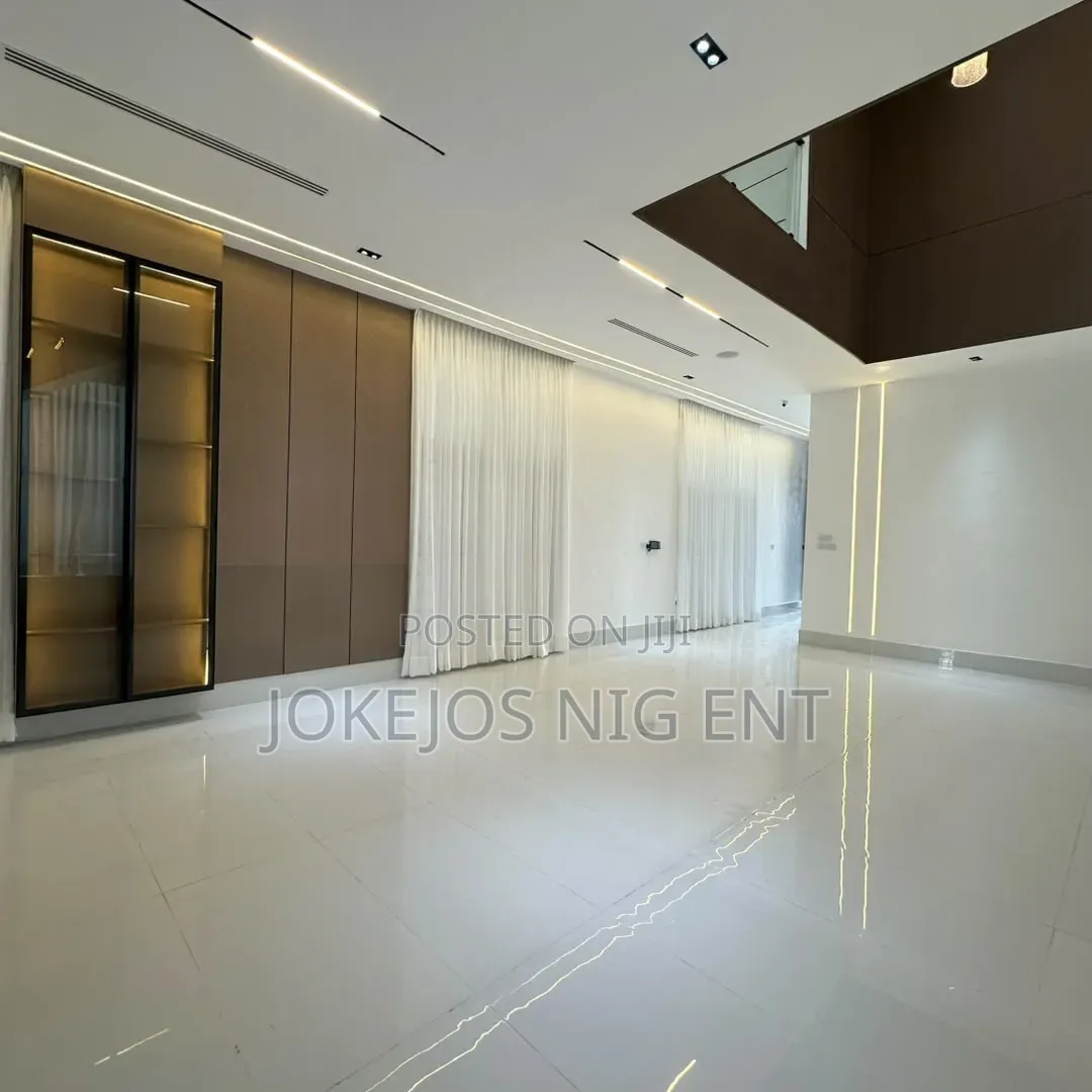 5bdrm Duplex in Orchid Road, Off Lekki-Epe Expressway for sale in Off Lekki-Epe Expressway