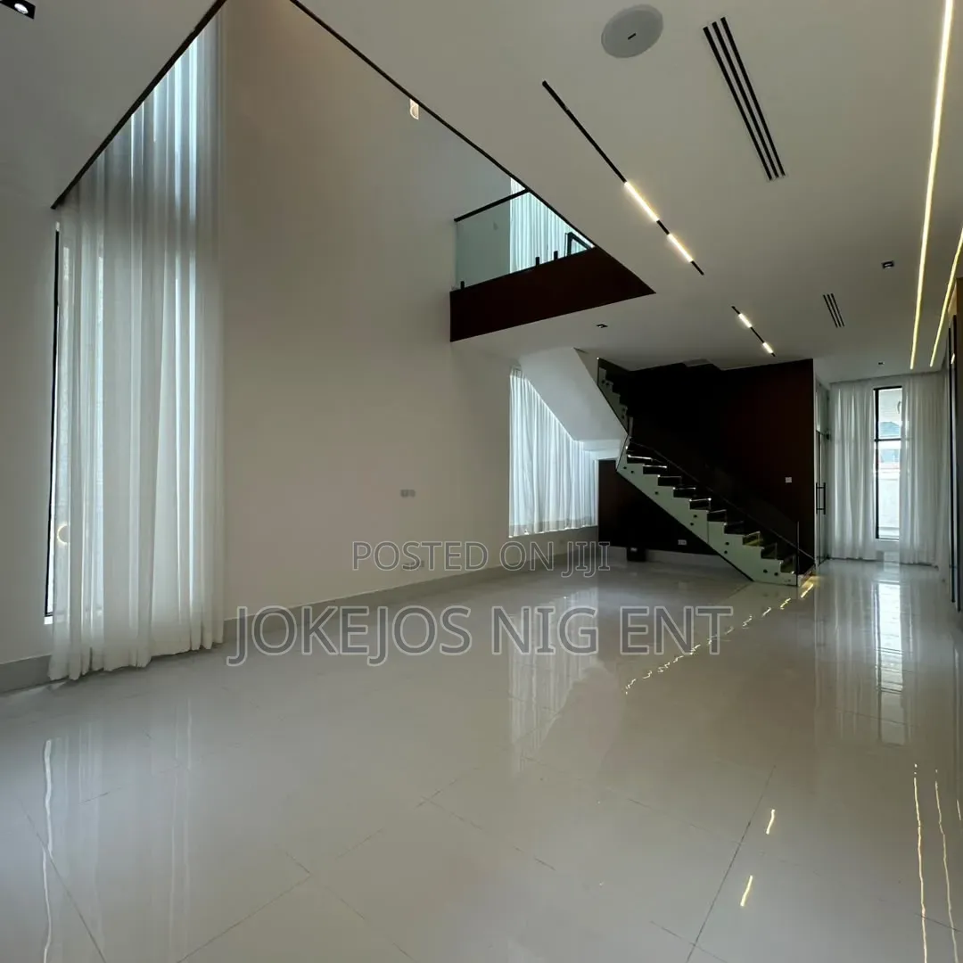 5bdrm Duplex in Orchid Road, Off Lekki-Epe Expressway for sale in Off Lekki-Epe Expressway