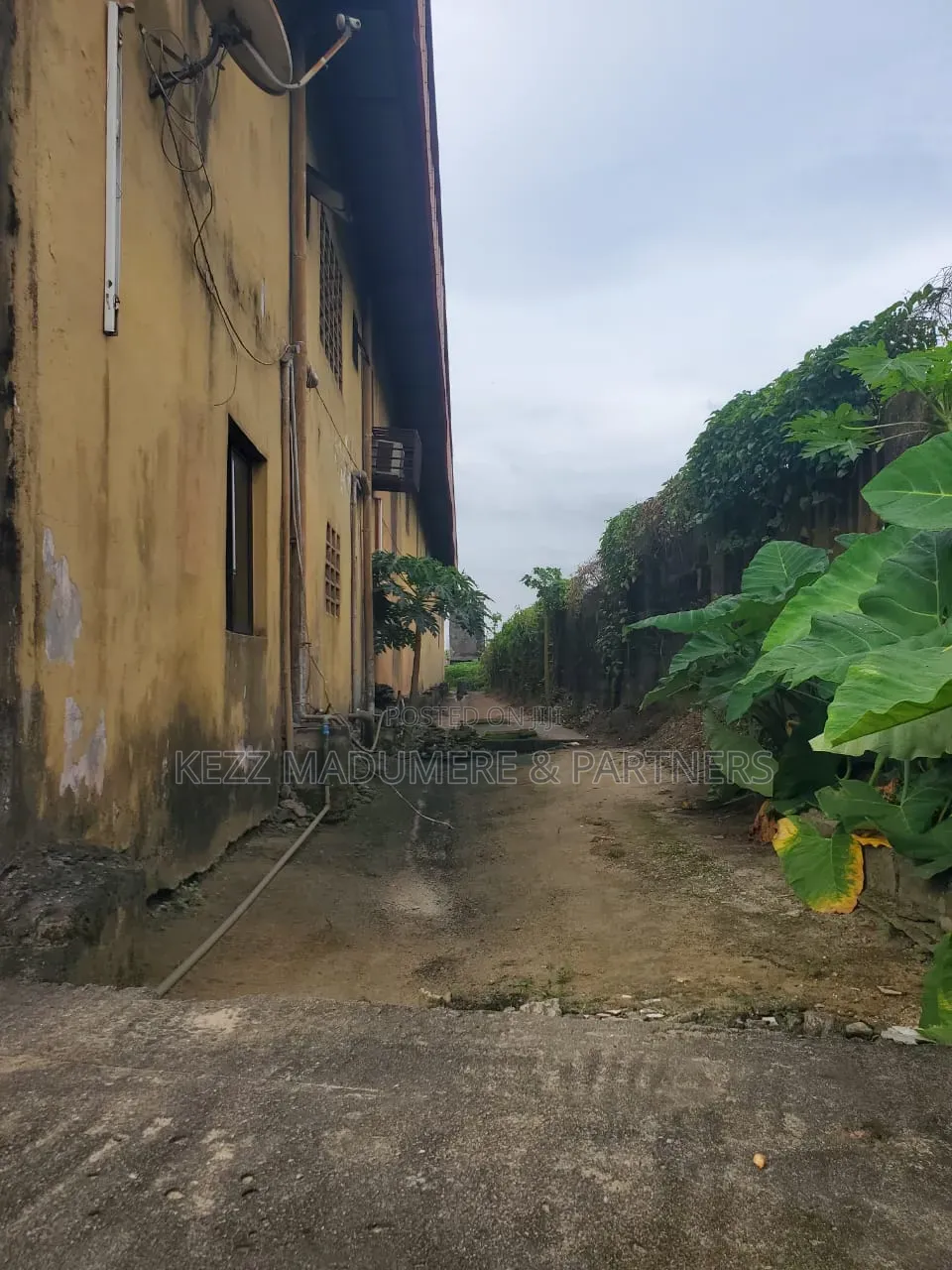 For Sale : Sizeable Warehouse Near Rumuokoro, Ph in Obio-Akpor