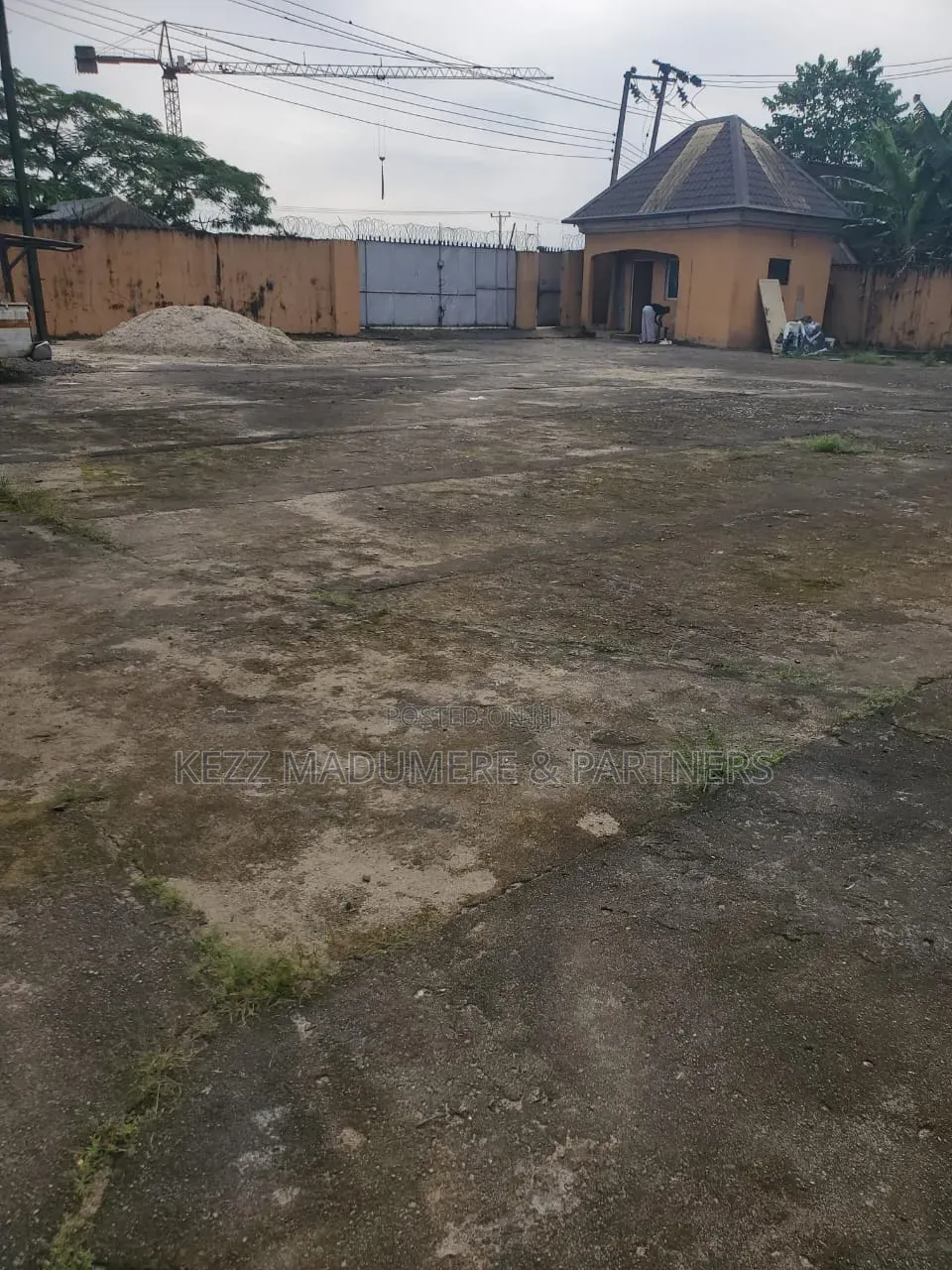 For Sale : Sizeable Warehouse Near Rumuokoro, Ph in Obio-Akpor